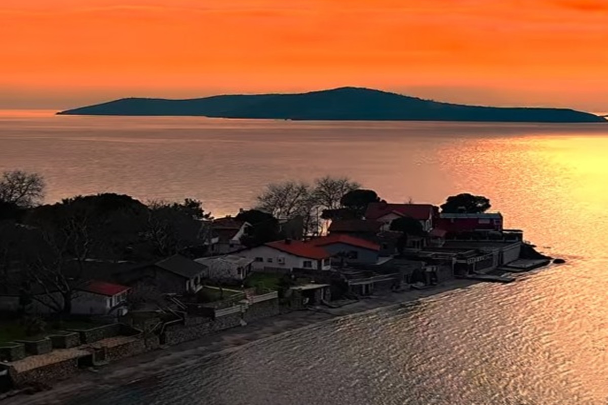 Devamını Oku İrfan Sofrasından Tatmak