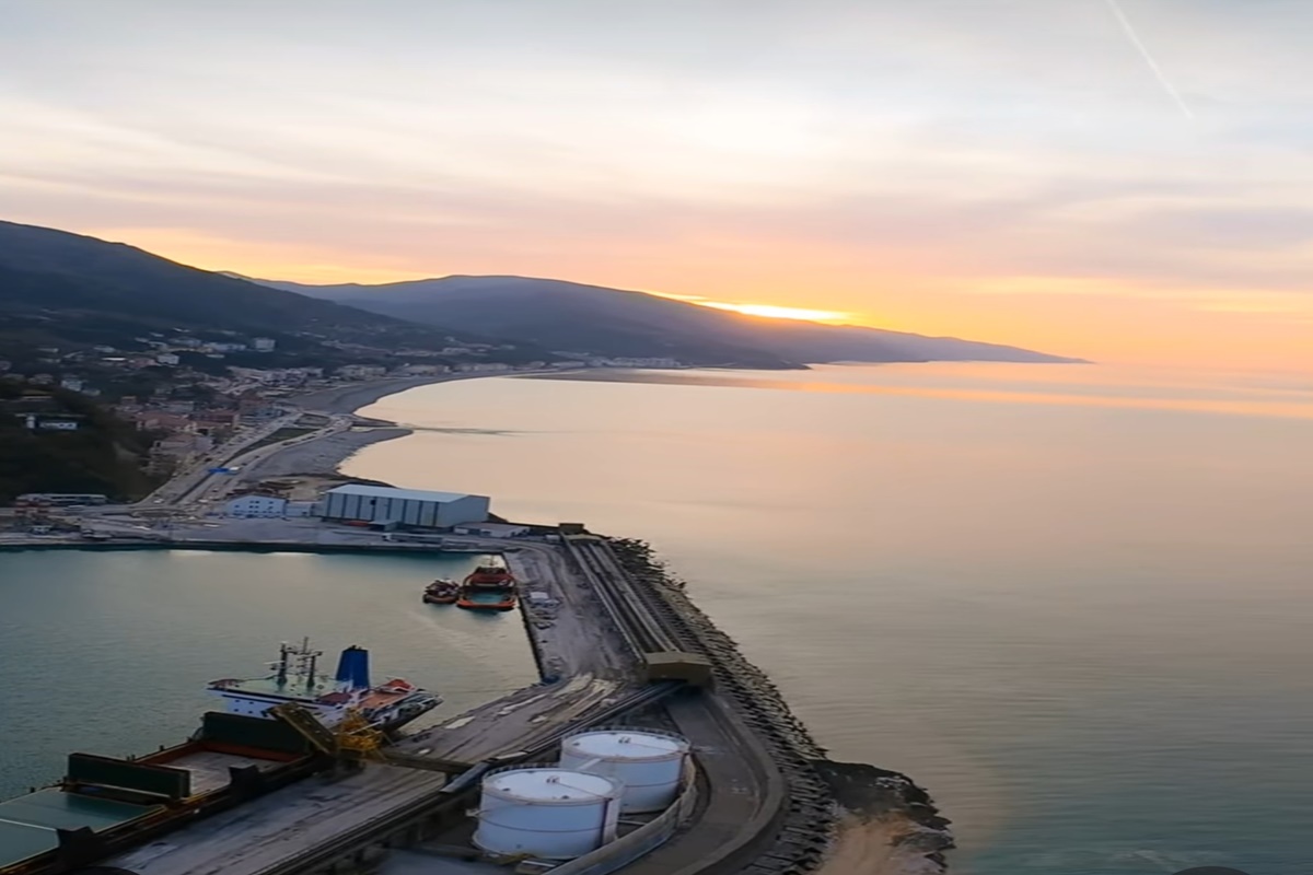 Devamını Oku Kar Manzaralı Duygular